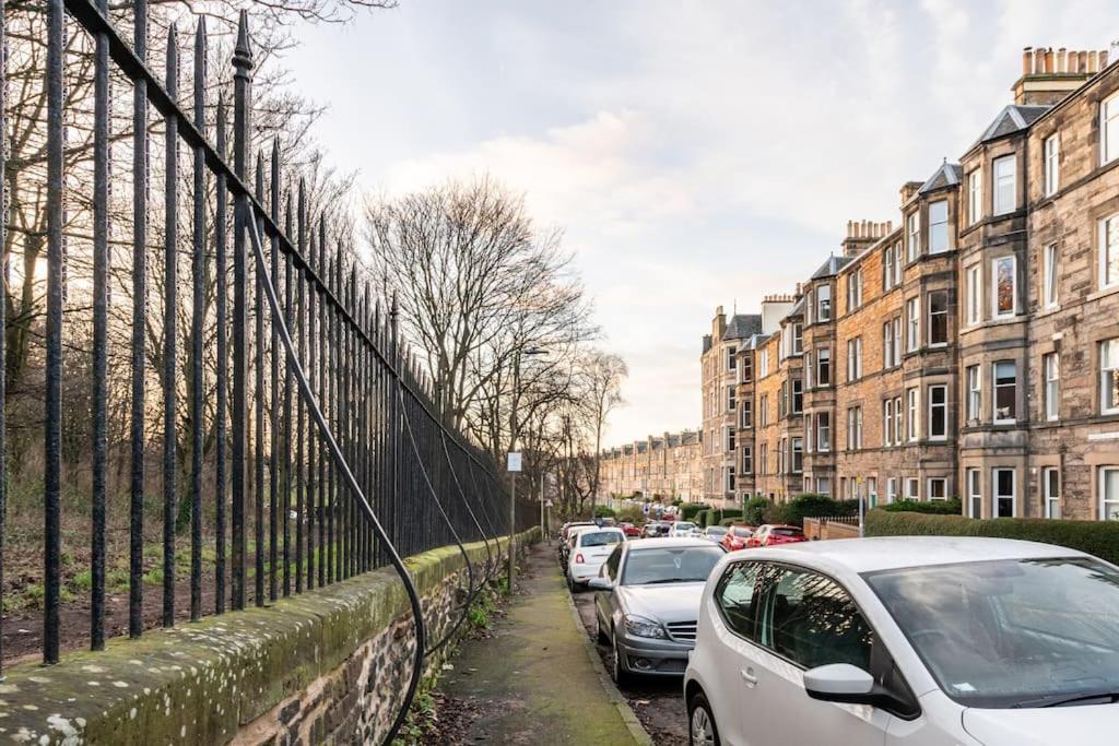 エディンバラHolyrood Park: Lush & Arty 2 Double Bed Flatアパートメント エクステリア 写真