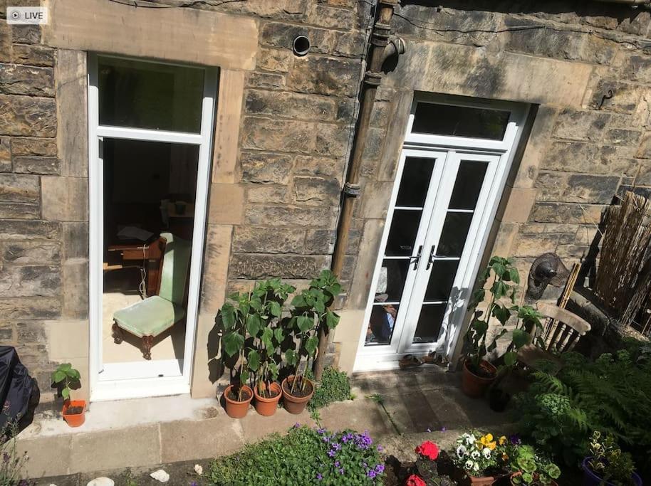 エディンバラHolyrood Park: Lush & Arty 2 Double Bed Flatアパートメント エクステリア 写真