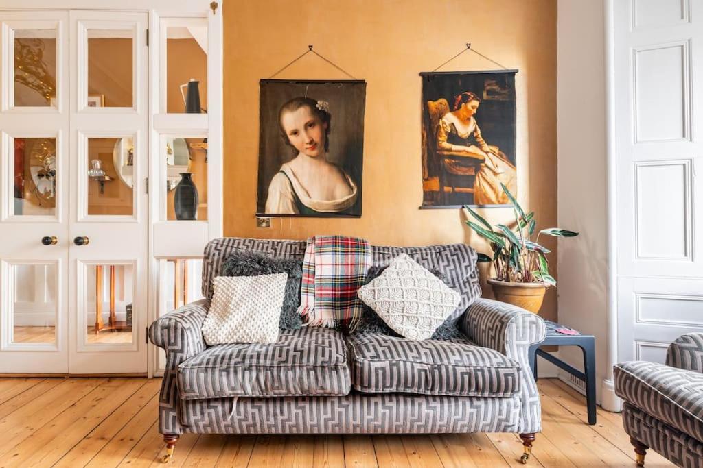 エディンバラHolyrood Park: Lush & Arty 2 Double Bed Flatアパートメント エクステリア 写真