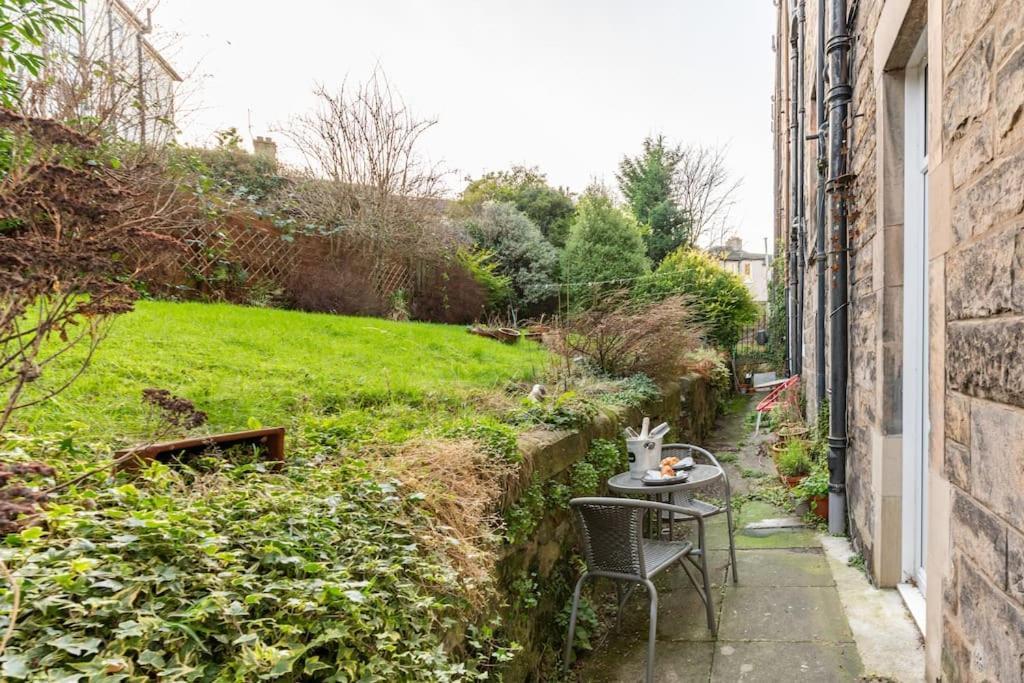 エディンバラHolyrood Park: Lush & Arty 2 Double Bed Flatアパートメント エクステリア 写真